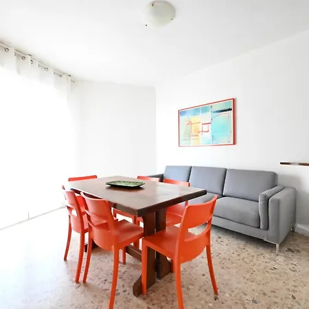 Centro Commerciale Apartment