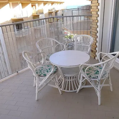 Centro Commerciale Apartment